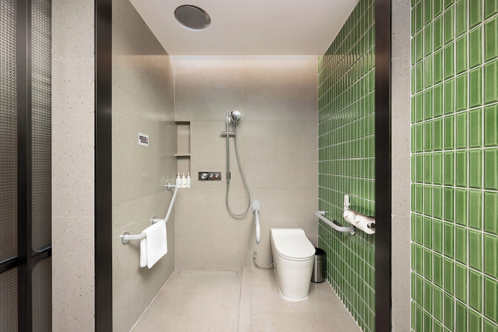 EVEN Hotel Guangzhou Baiyun Station by IHG 50/50