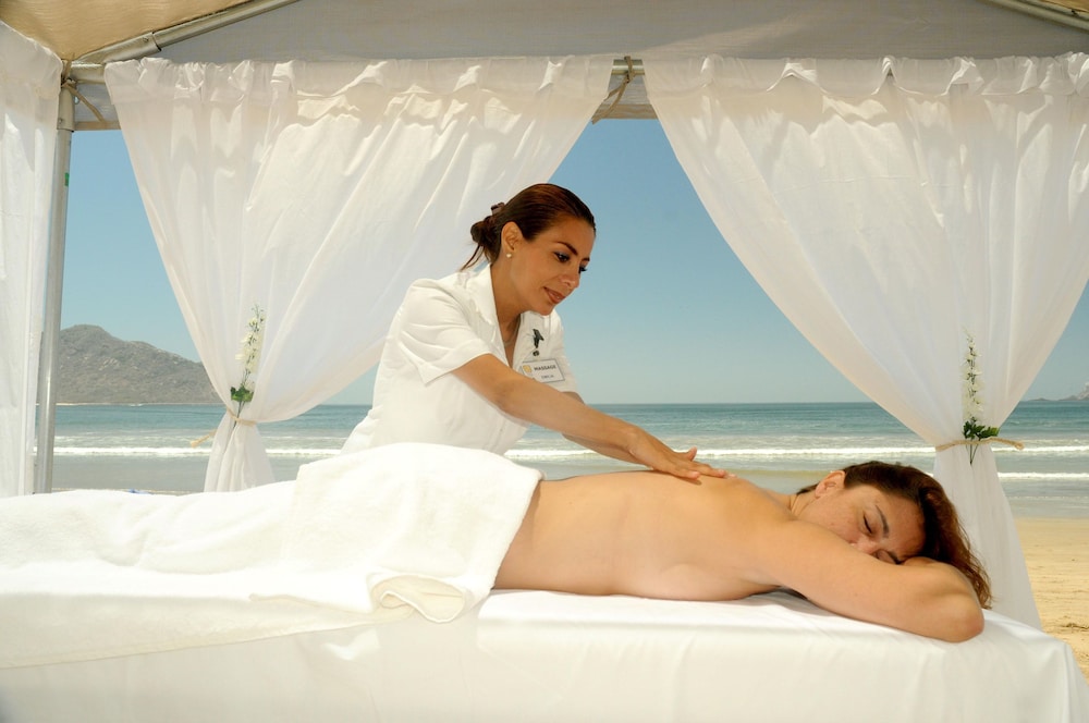 Royal Villas Resort Hotel 32/65