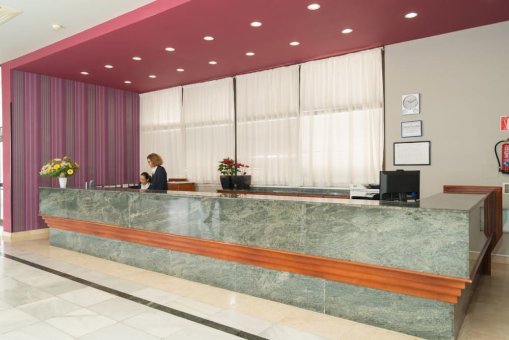 Broncemar Beach Suites Hotel 4/51