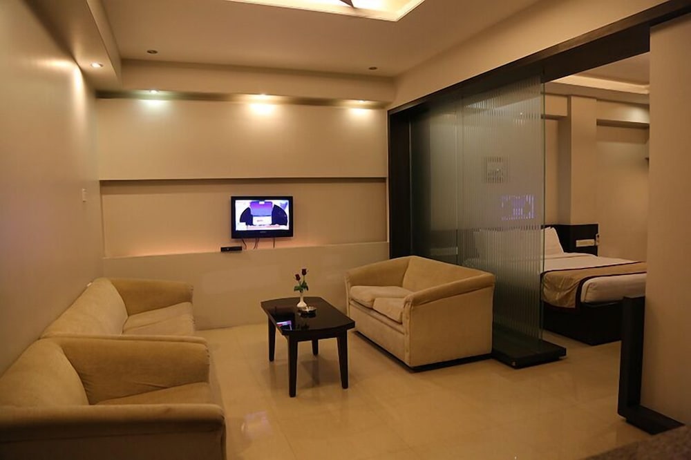 THE CURZON COURT 11/22