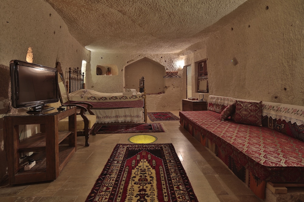 Village Cave House Hotel 9/27