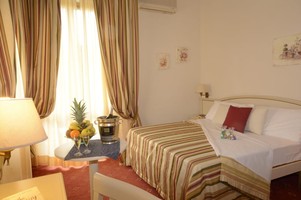 Hotel President 15/43