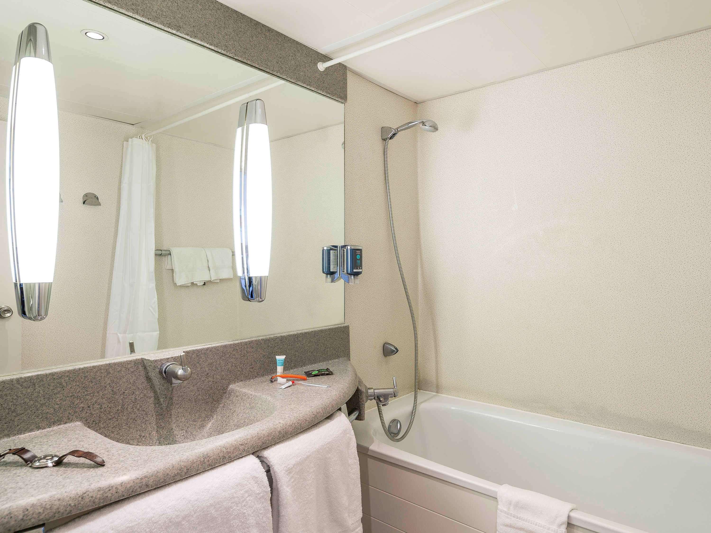 غرفة كلاسيكية بسرير مزدوج، NOVOTEL VALENCIENNES AERODROME 2/2