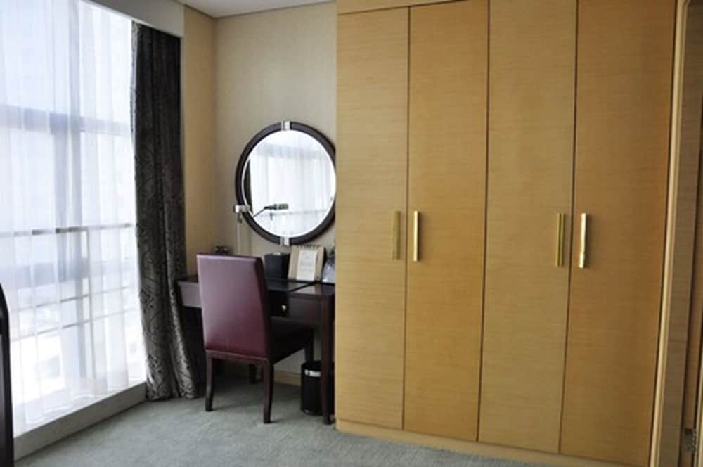 Regal Plaza Hotel Residence 24/35