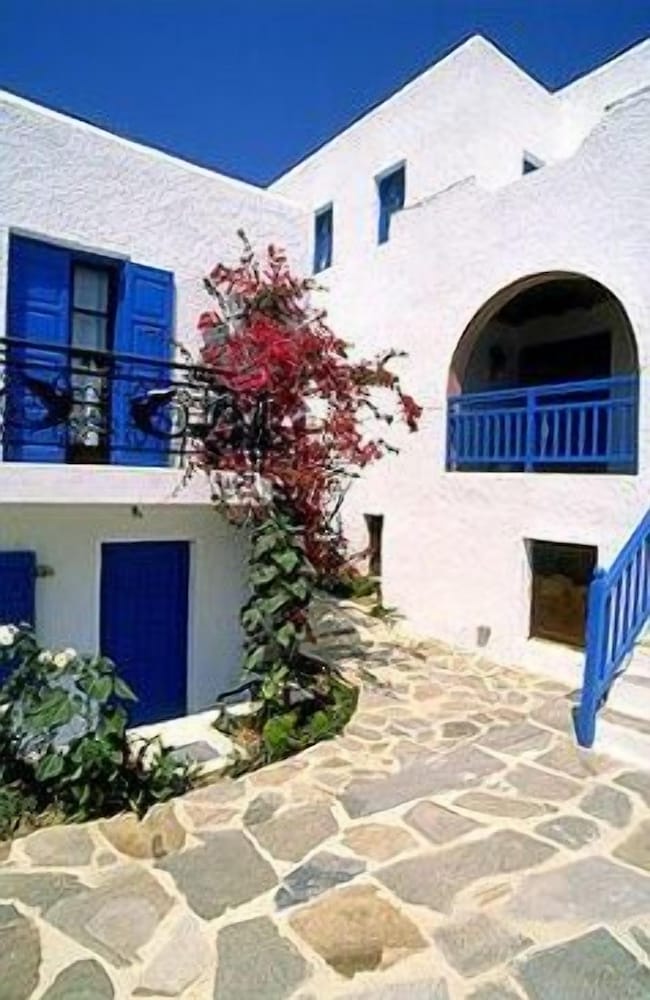 Naxos Holidays 58/64