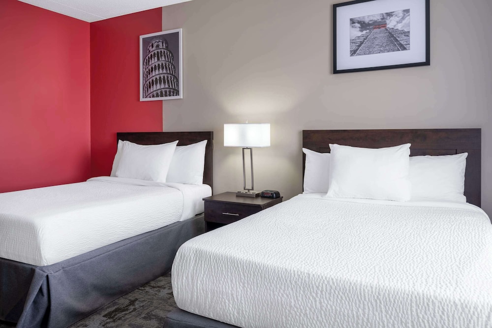 Ramada by Wyndham Thunder Bay Airlane Hotel 14/50