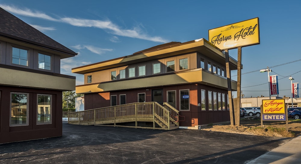 AArya Hotel By Niagara Fashion Outlets 39/44