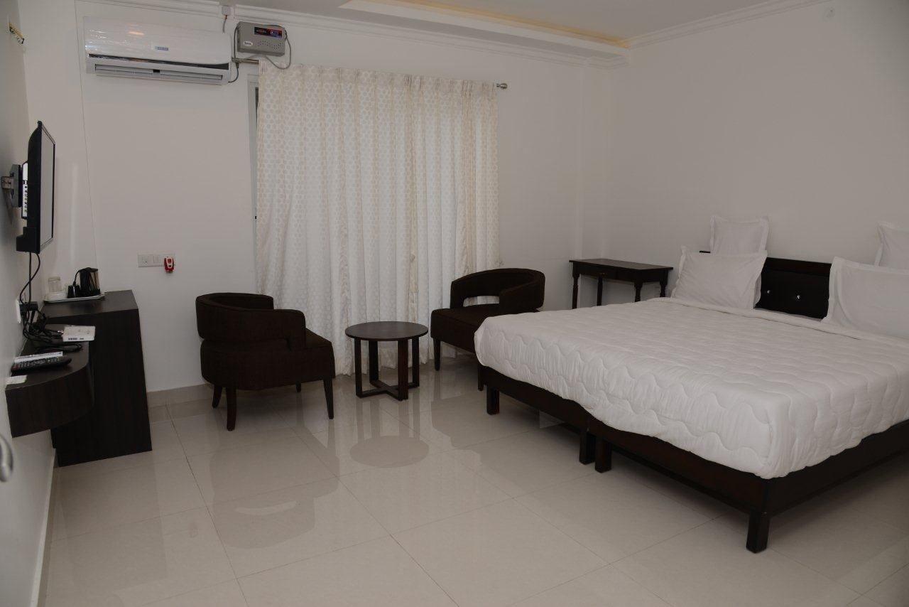 Hotel Rr Grand 8/13
