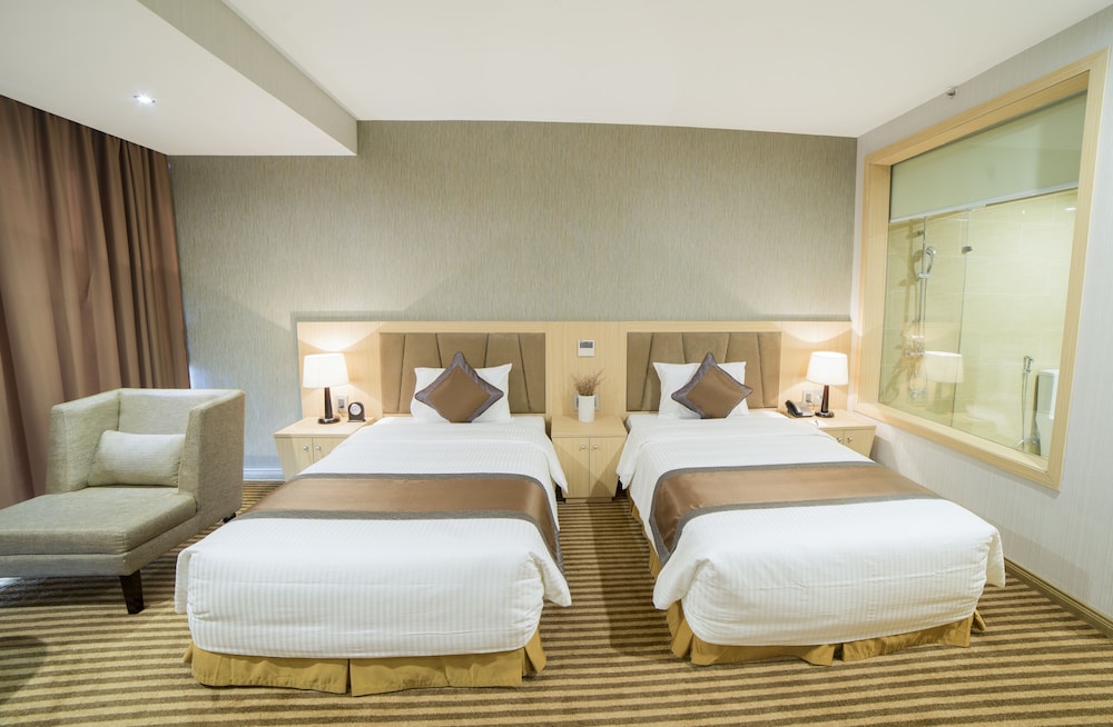 DELUXE, TWIN BEDS, CITY VIEW