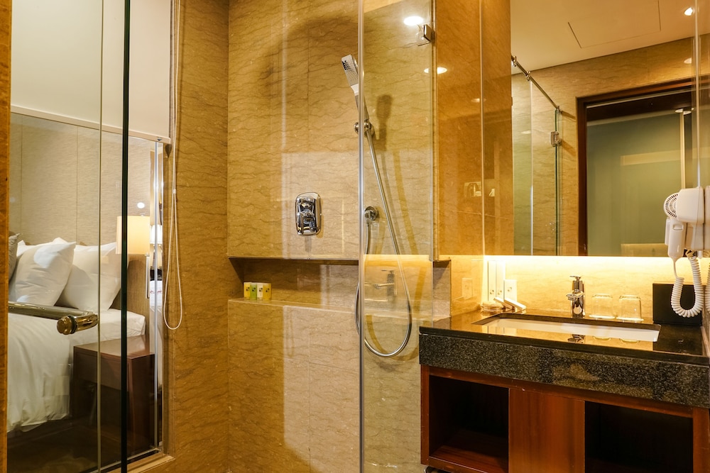 Swiss-Belhotel Serpong 33/37