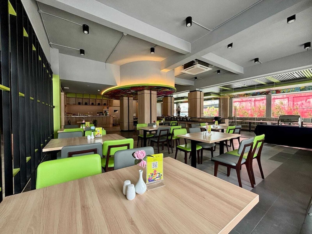 MaxOne Hotel Dumai 53/55