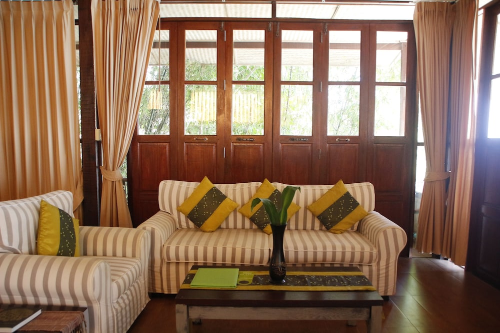 Milky Bay Resort 56/81