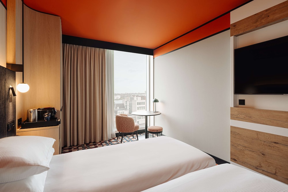ROOM, TWIN BEDS, HIGH FLOOR