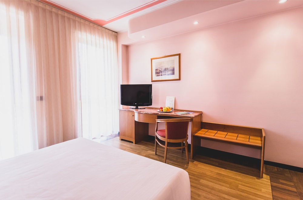 غرفة ثلاثية، Hotel La Fonte 3/6