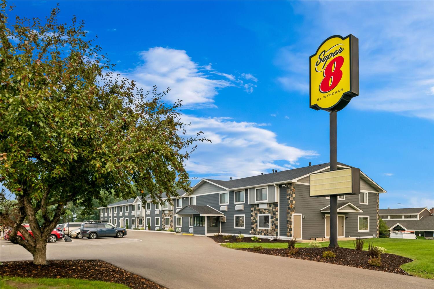 Super 8 By Wyndham Alexandria Mn 10/13