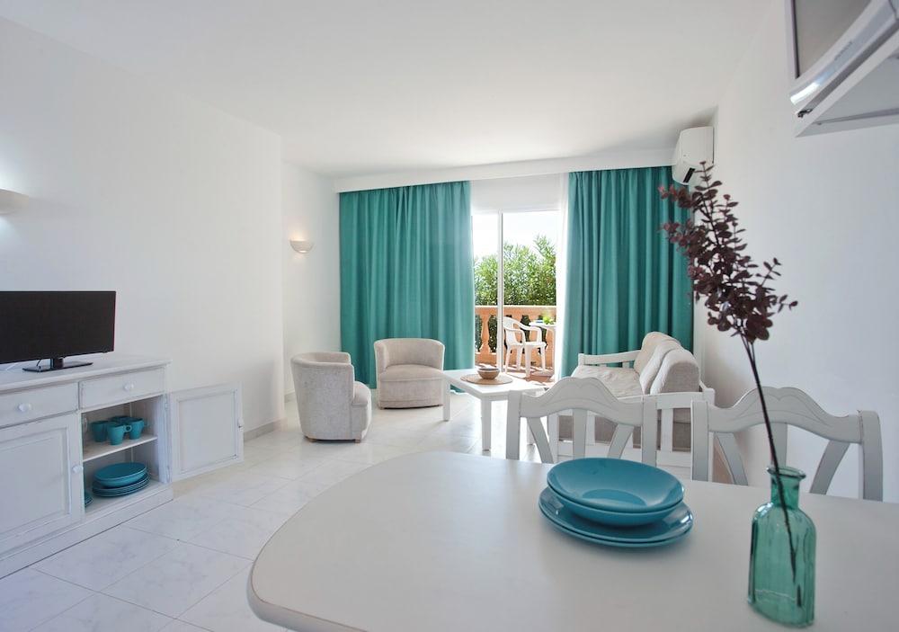 Apartamentos Sol Romantica by DOT Suites 32/57
