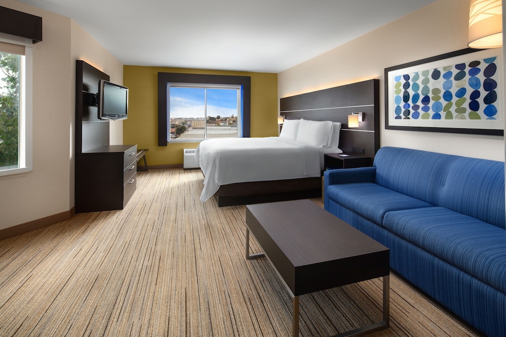 Holiday Inn Express Hotel And Suites Belmont 26/43
