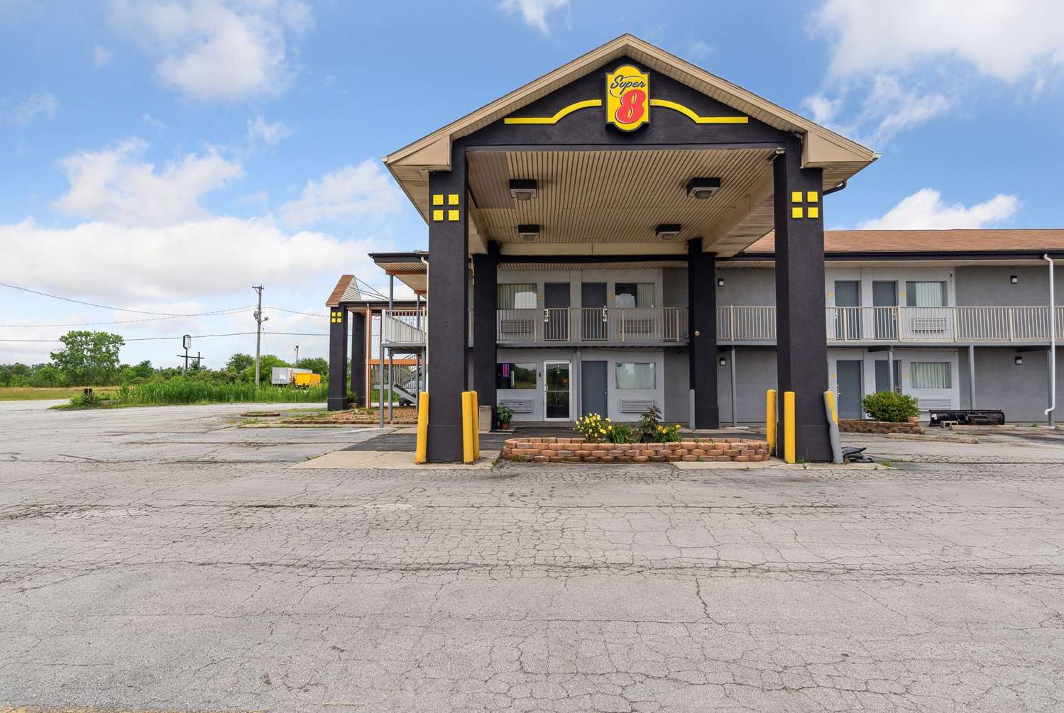 Super 8 By Wyndham Millbury/Toledo 40/54