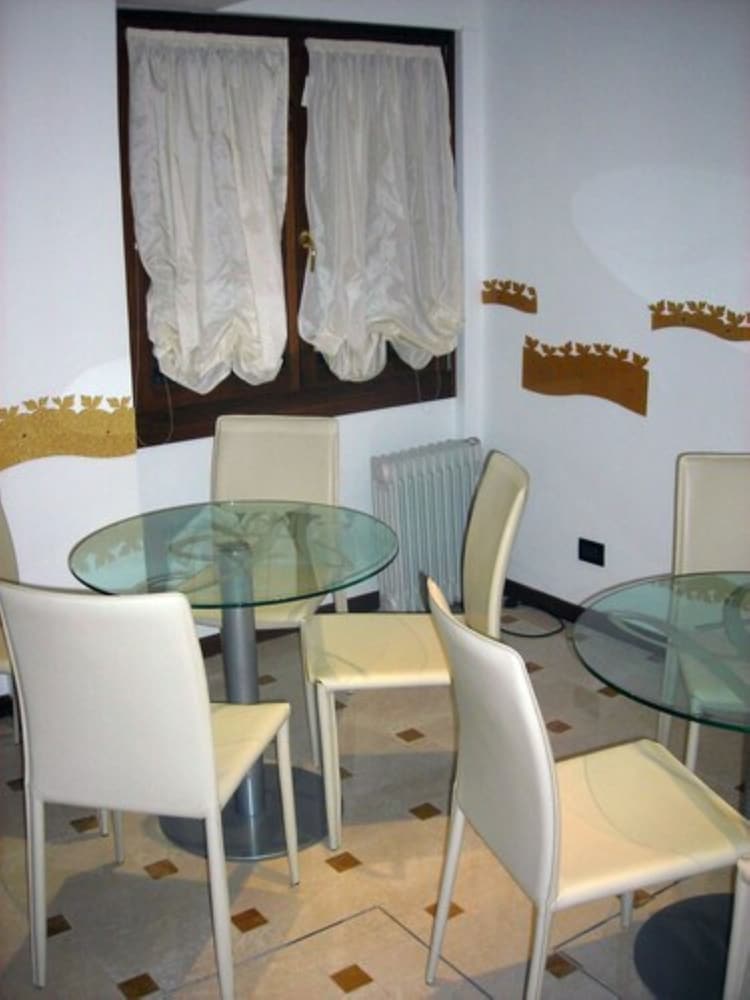 HOTEL AGLI ARTISTI 16/32