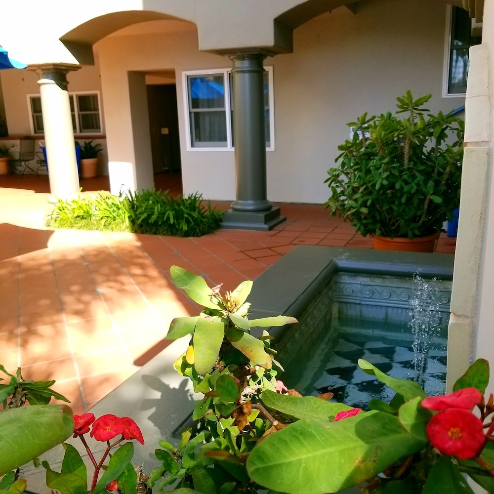 Tamarack Beach Resort Hotel 6/65