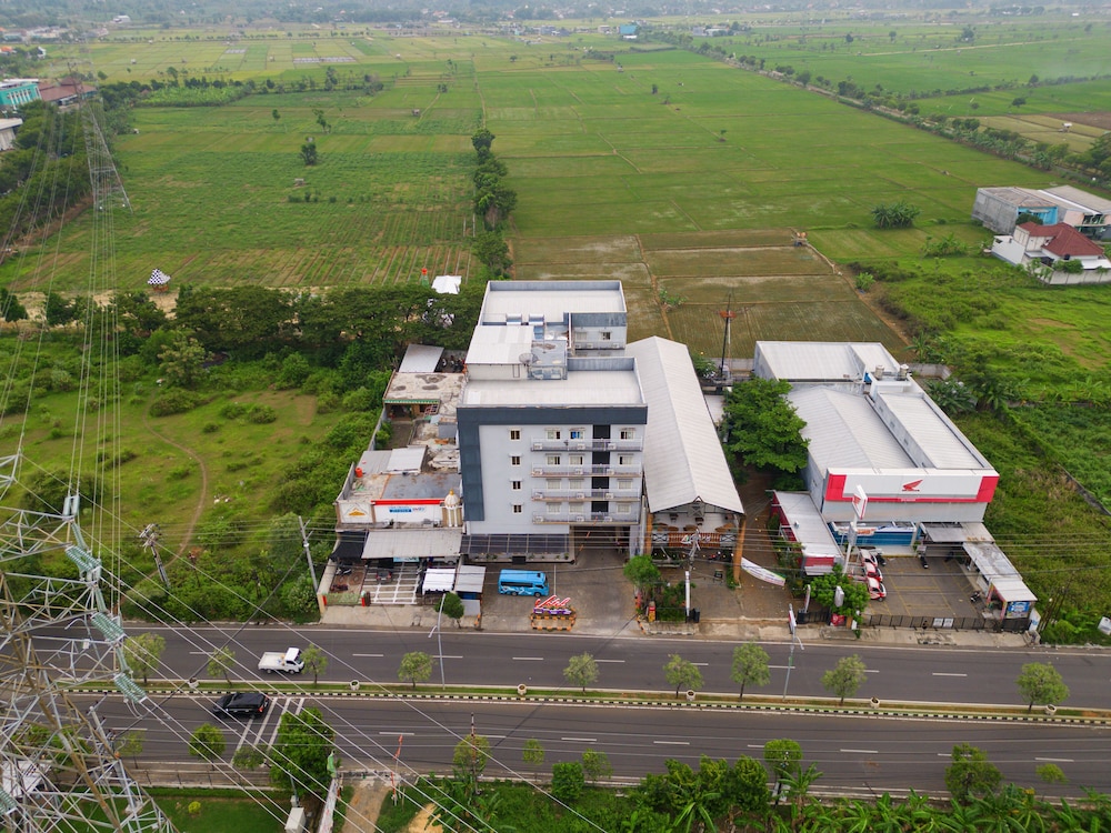 De La Charis Hotel by Waringin Hospitality 5/55