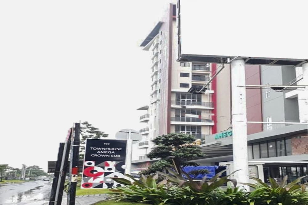Super OYO Collection O 30 Amega Crown Sub in SURABAYA