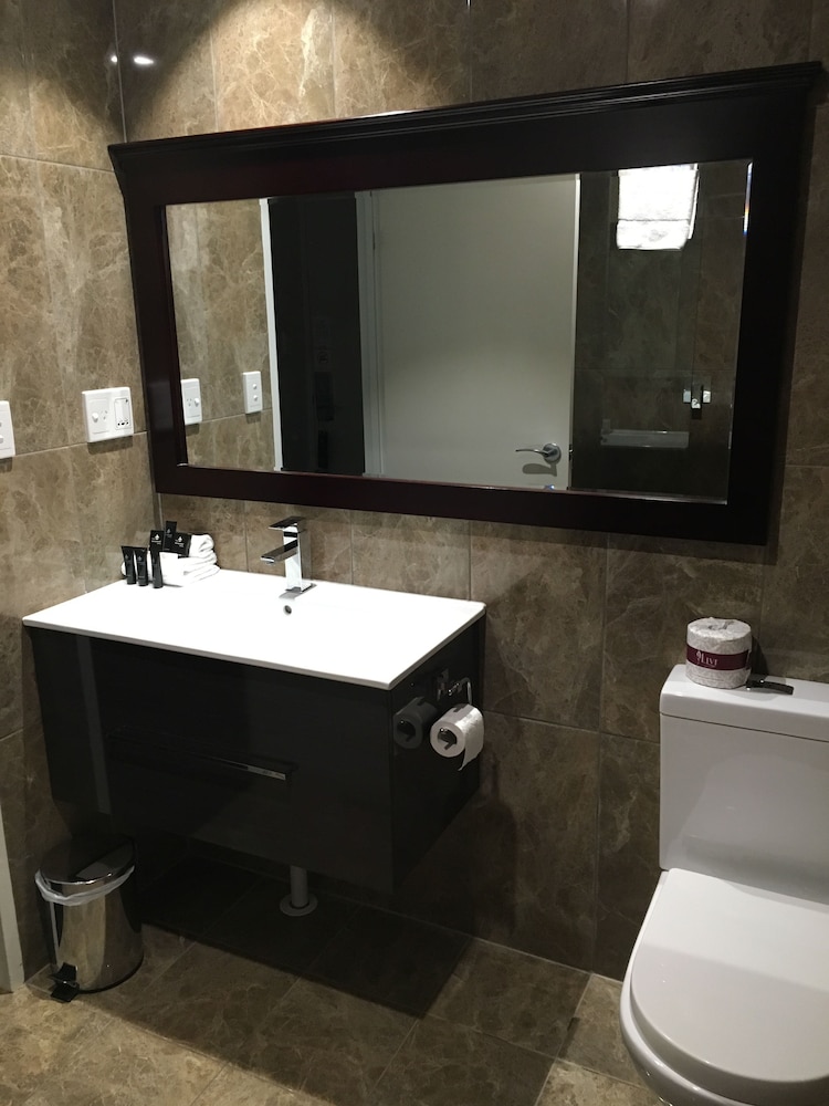 International Hotel Wagga Wagga 59/66