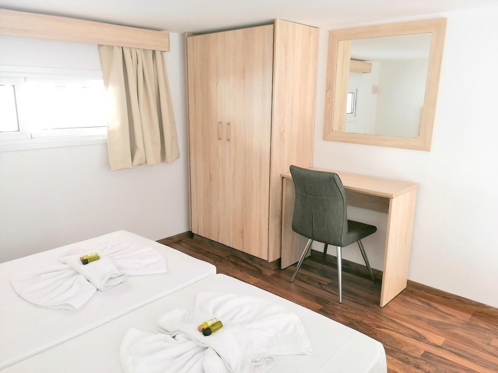 Florea Hotel Apts 18/49