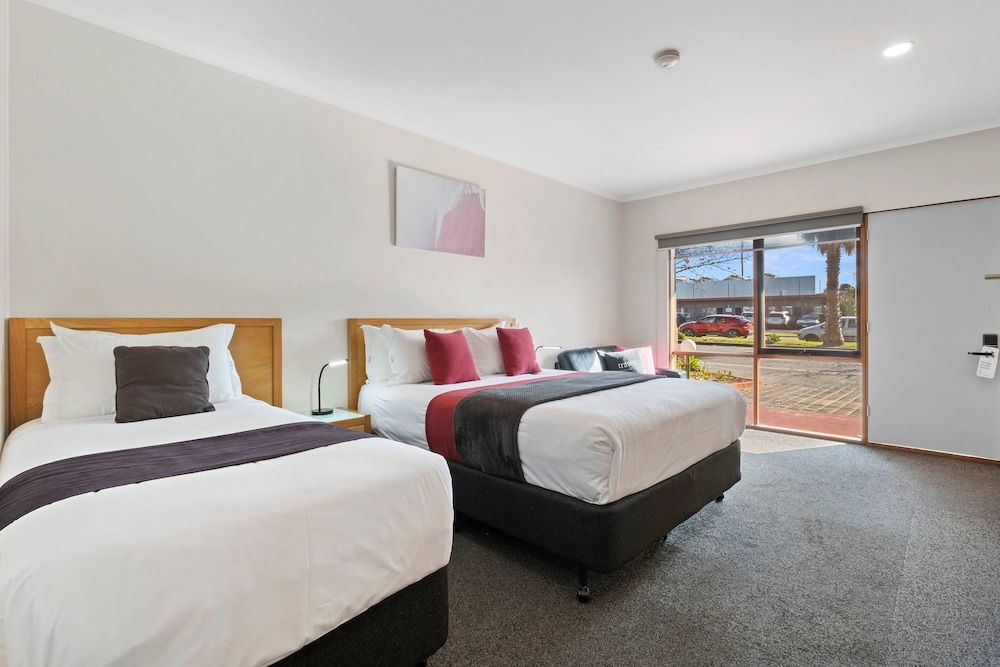Standard, Twin Beds, Queen Bed, Sofa