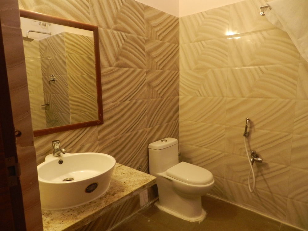 Park Hotel And Resort 36/38