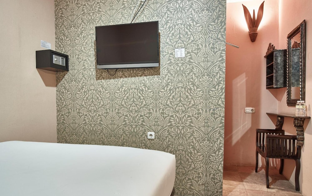 Twins Hotel Manggadua 55/65