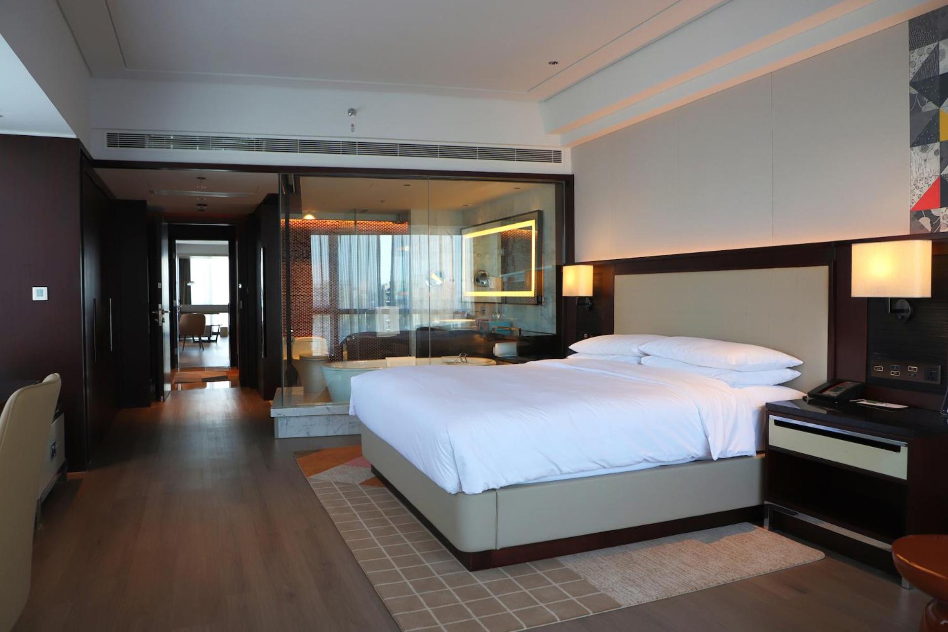 Renaissance, Guest Room, King Bed, Sofa