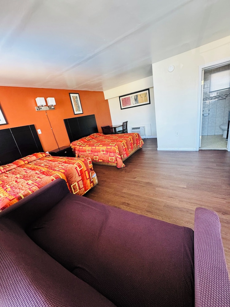 Skyview Manor Motel 43/54