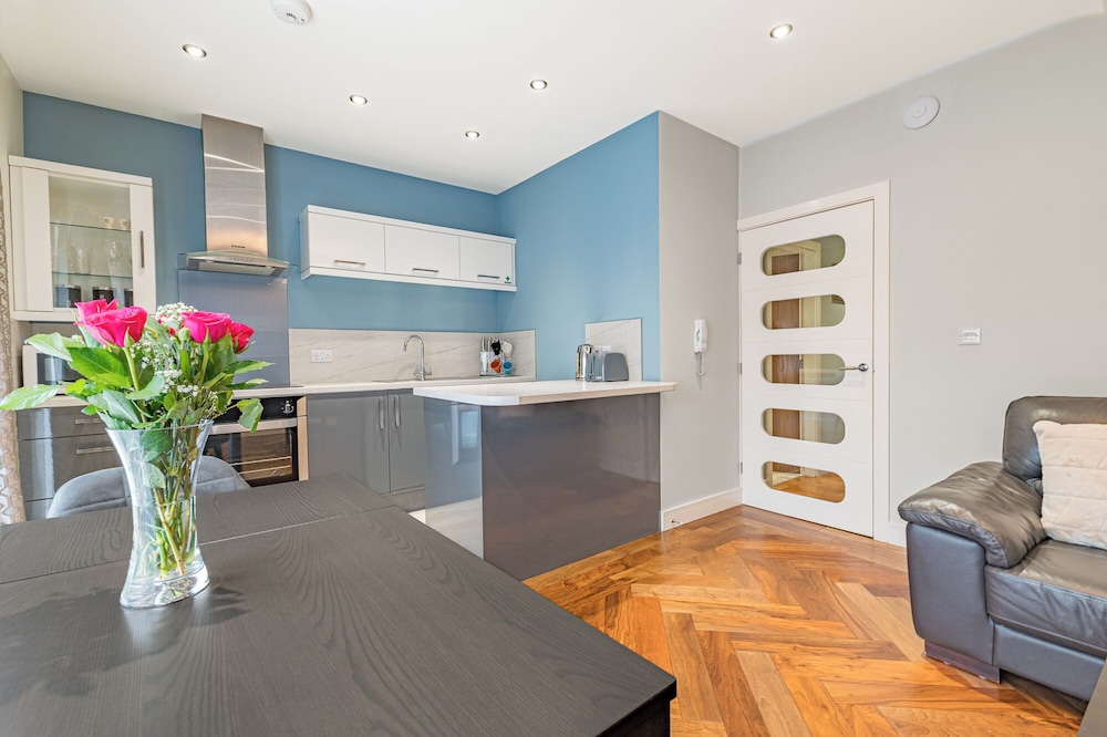 Abbey Apartments 5/50