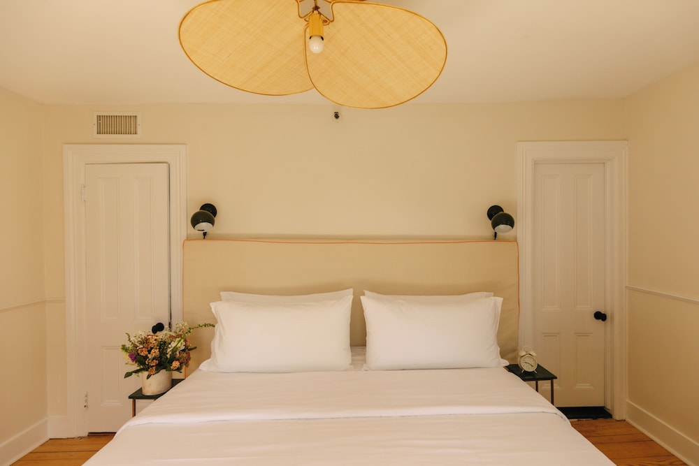 Pond, Junior Suite, King Bed