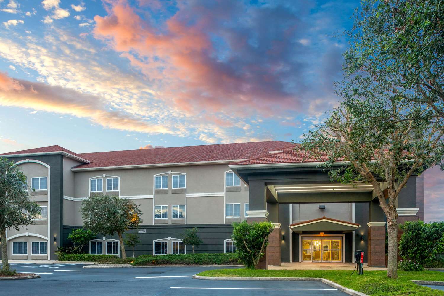 La Quinta Inn & Suites by Wyndham Sebring 2/56