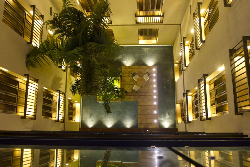 Bastion Luxury Hotel 7/75