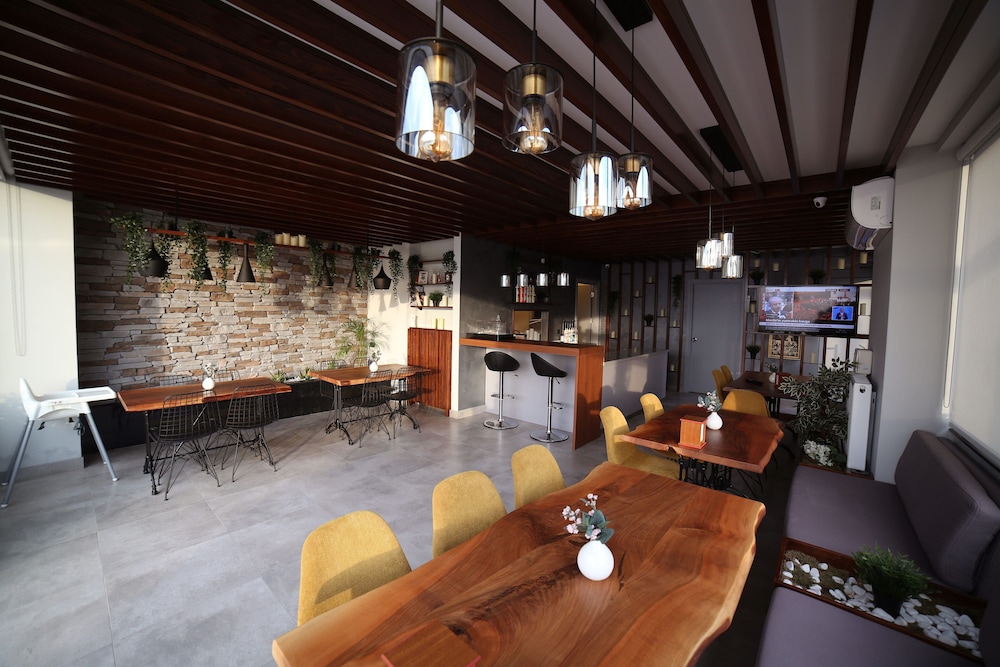 Green Hills Suites 48/60