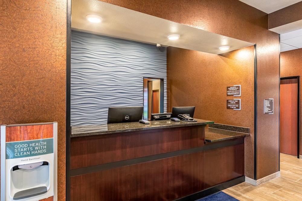 Cobblestone Inn & Suites - Fairfield Bay 8/42