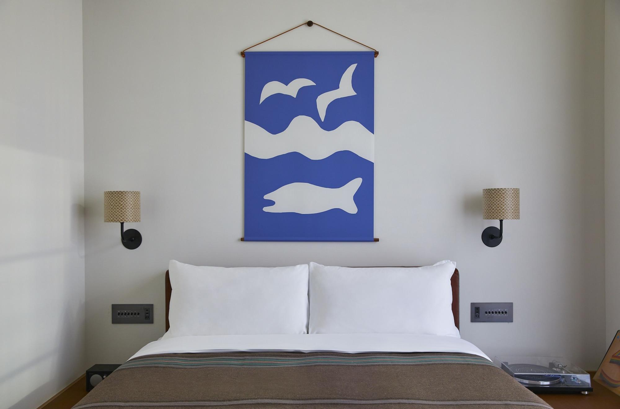 DELUXE, DOUBLE BED