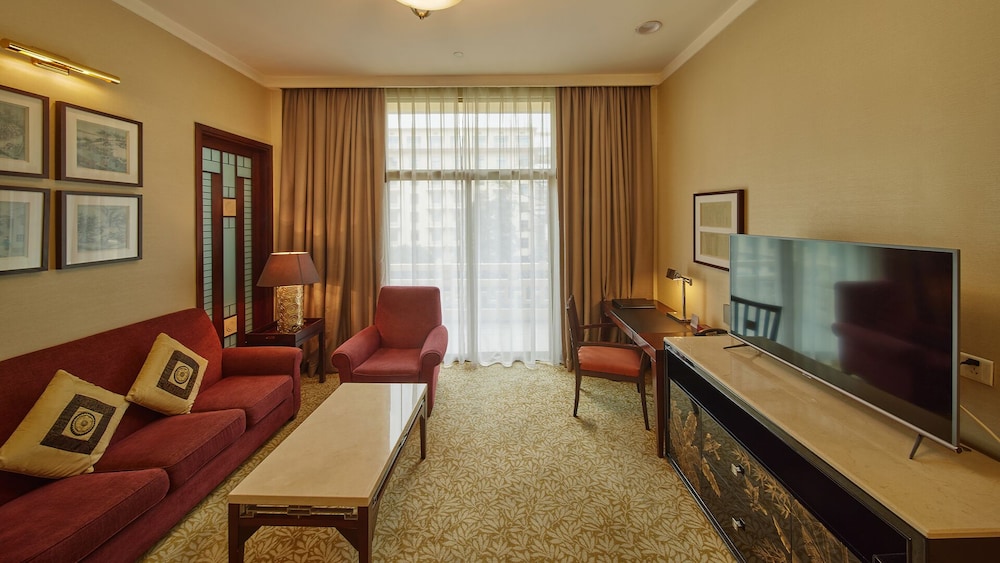 Dong Fang Hotel 49/74