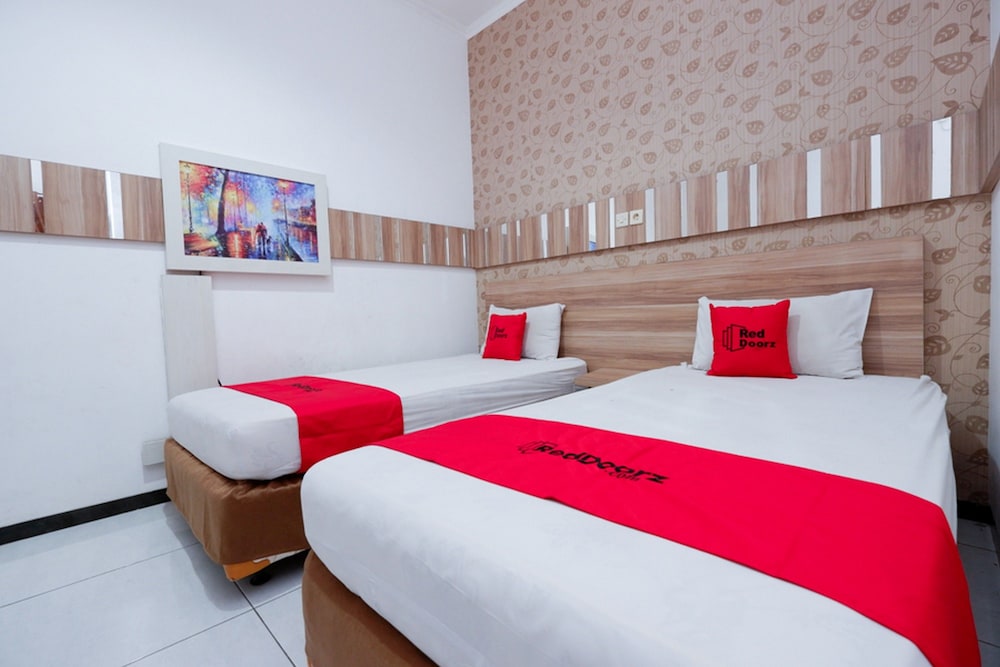 Reddoorz Near Plaza Simpang Lima 21/32