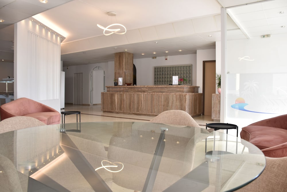 California Beach Hotel - Adults Only 8/48
