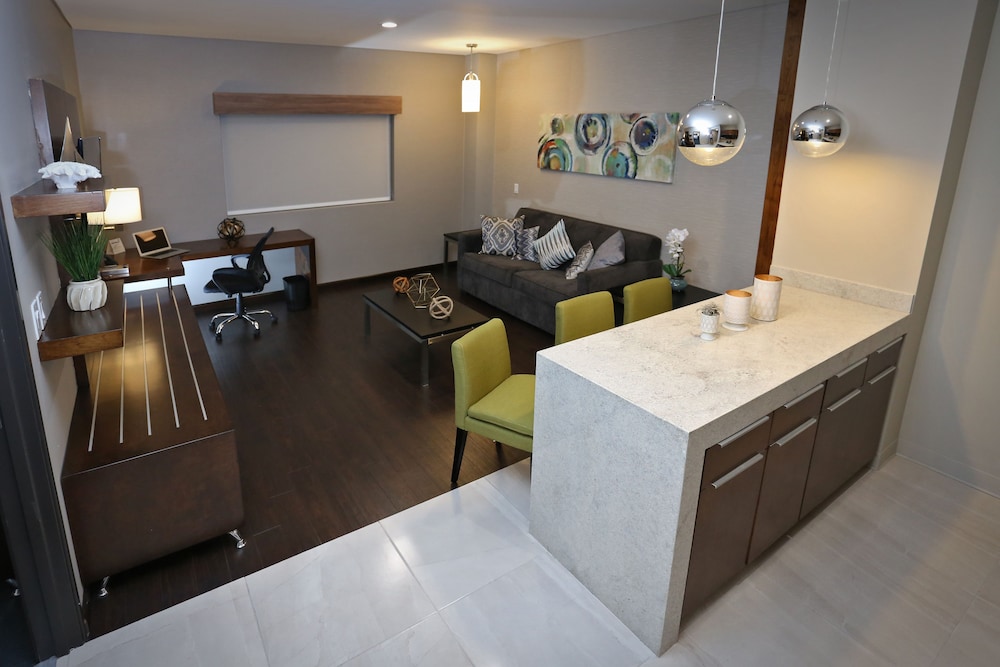 Holiday Inn Express & Suites Mexicali 39/66