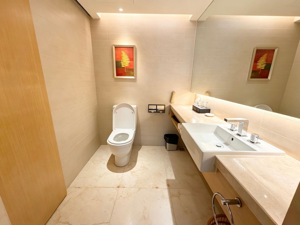 Grand Mercure Dongguan Humen 73/74