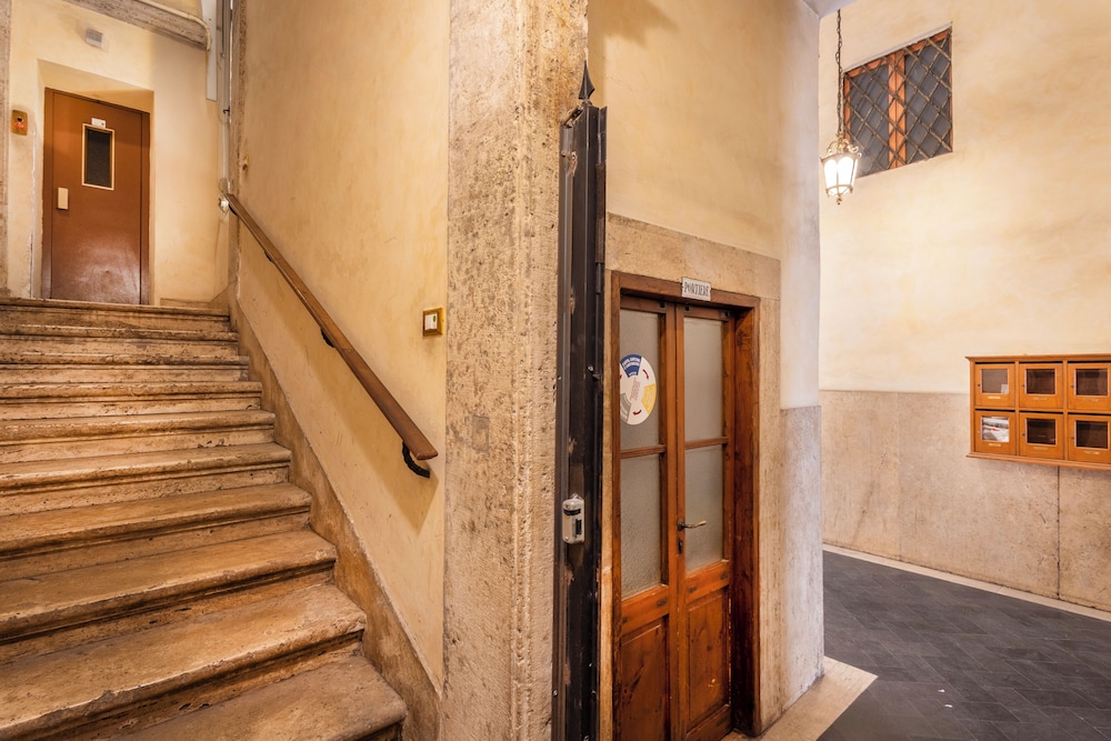 NAVONA SUITES 6/52