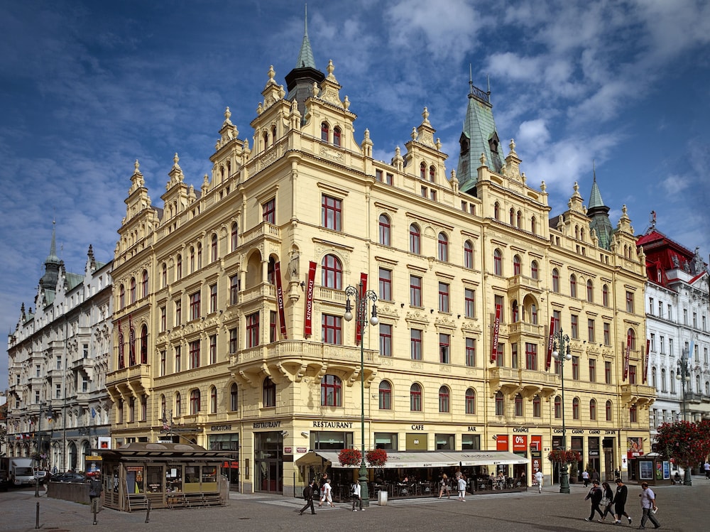 Kings Court Hotel 46/50