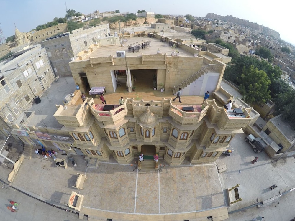 Vista Rooms at Patwa Haveli Road 5/63