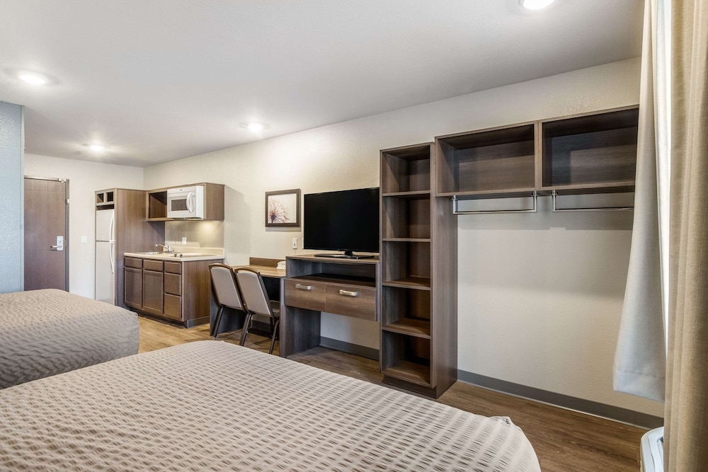 WoodSpring Suites Colton 20/40
