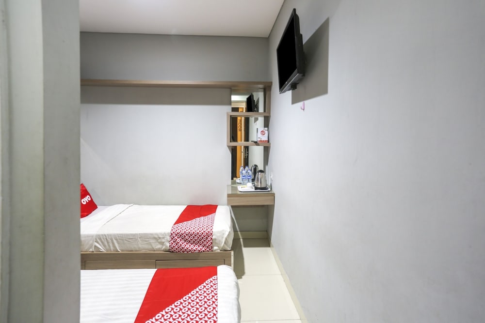 OYO 90056 Wisma Kebon Kacang 9 12/20